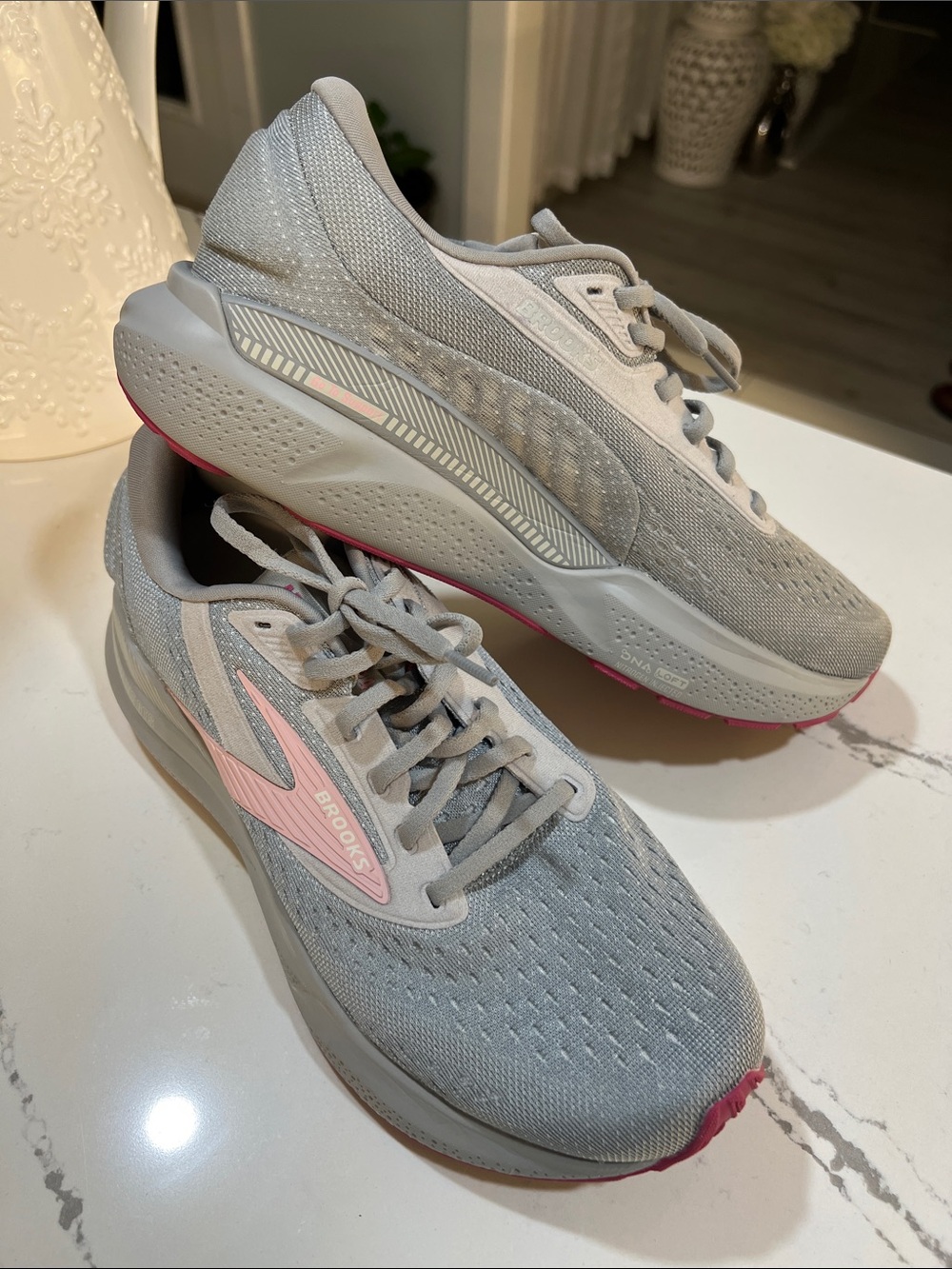 Brooks Women's Gray and Pink Low-Profile Running Sneakers size W10